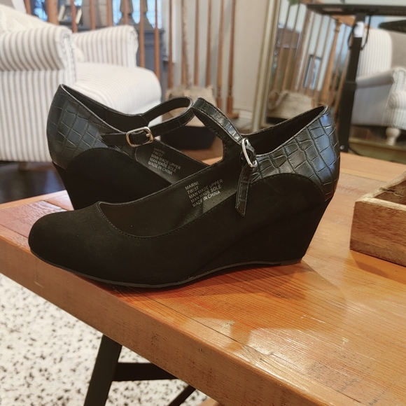 New black suede/leather heels with ankle straps - Picture 2 of 6